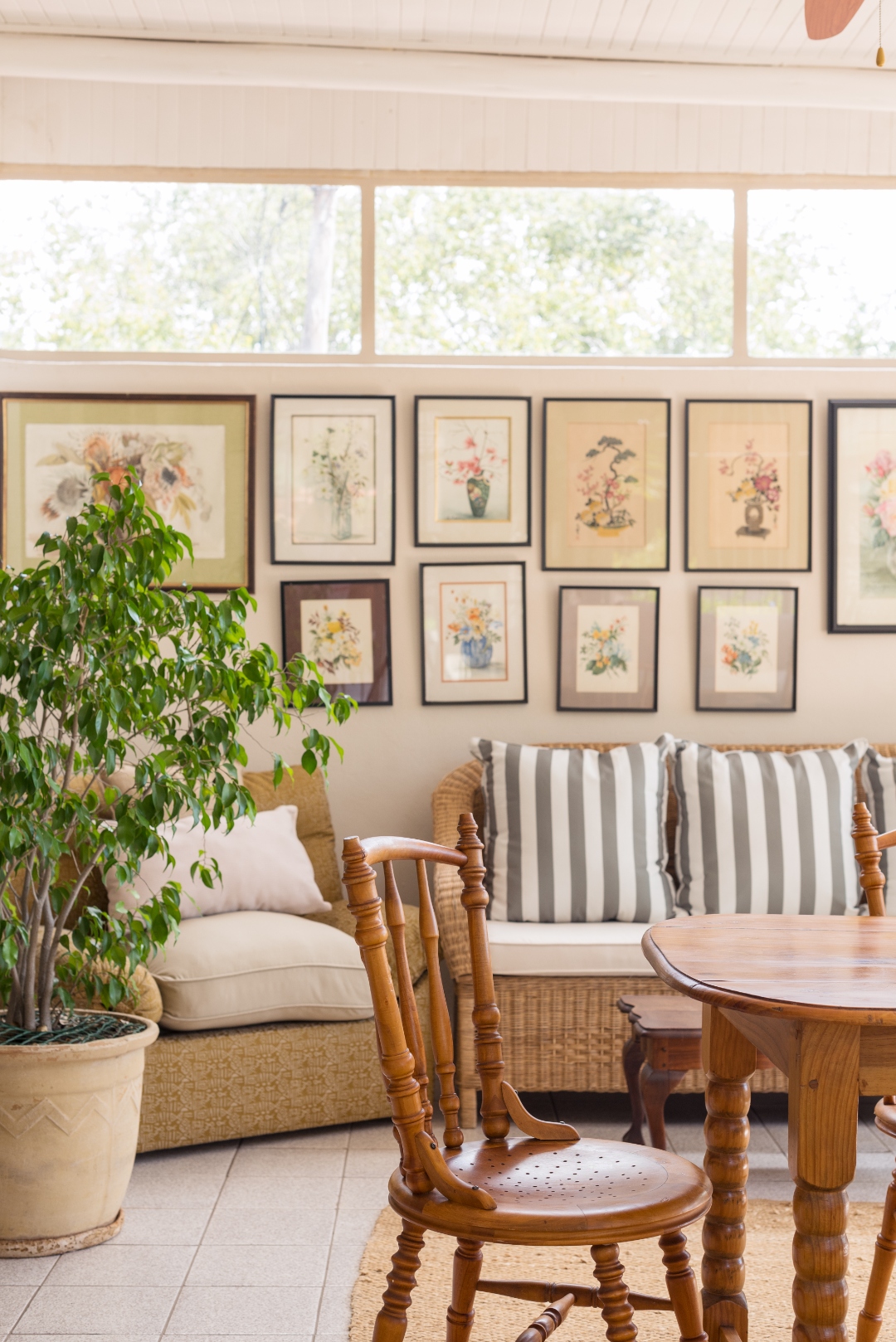 Sunroom with botanical print wall